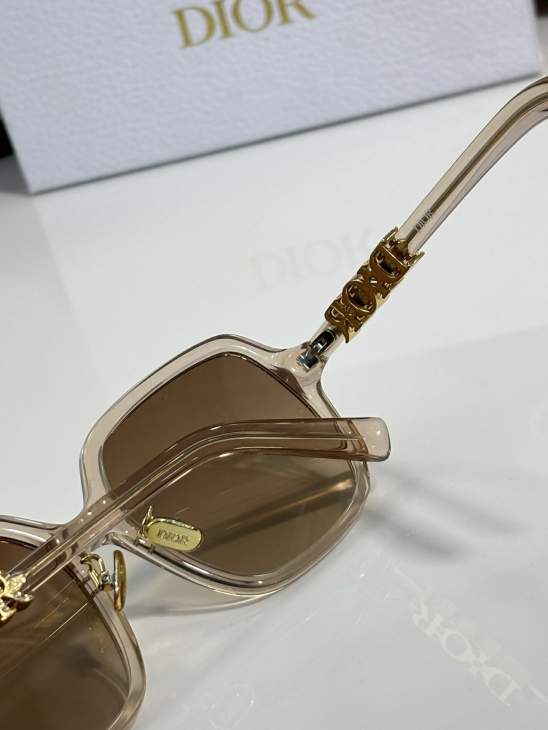 Picture of Dior Sunglasses _SKUfw77364353fw
